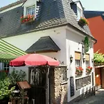 Zur Lindenau 4* Rüdesheim am Rhein