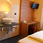 Zur Lindenau Guest house