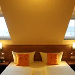 Zur Lindenau Guest house