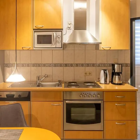 Zur Lindenau 3* Rüdesheim am Rhein