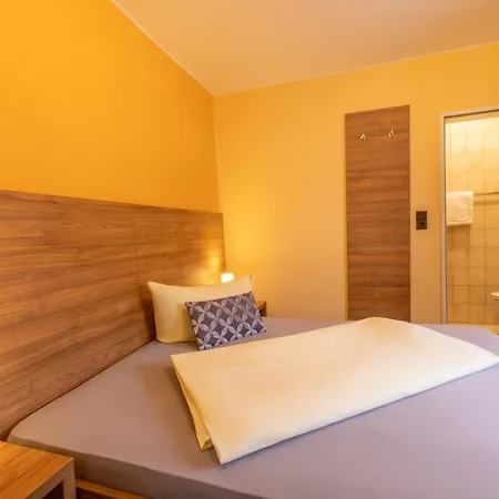 Zur Lindenau 3* Rüdesheim am Rhein