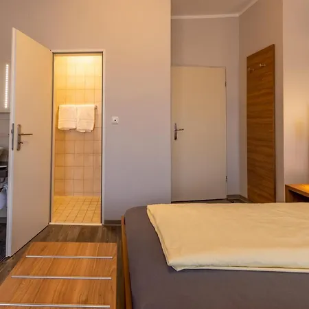 Zur Lindenau 3* Rüdesheim am Rhein
