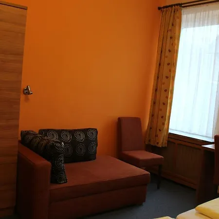 Pensión Zur Lindenau 3*