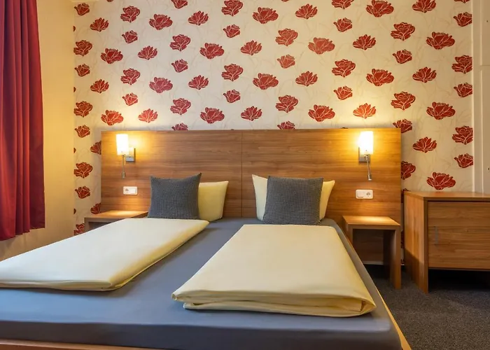 Zur Lindenau Pensionat 4*