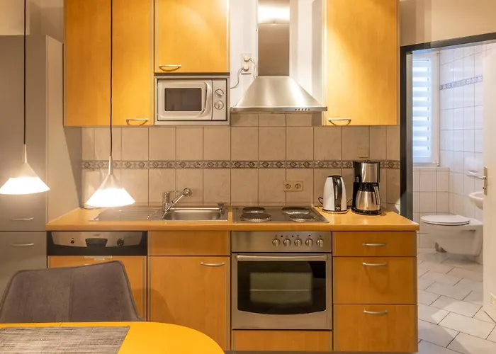 Zur Lindenau 4* Rüdesheim am Rhein