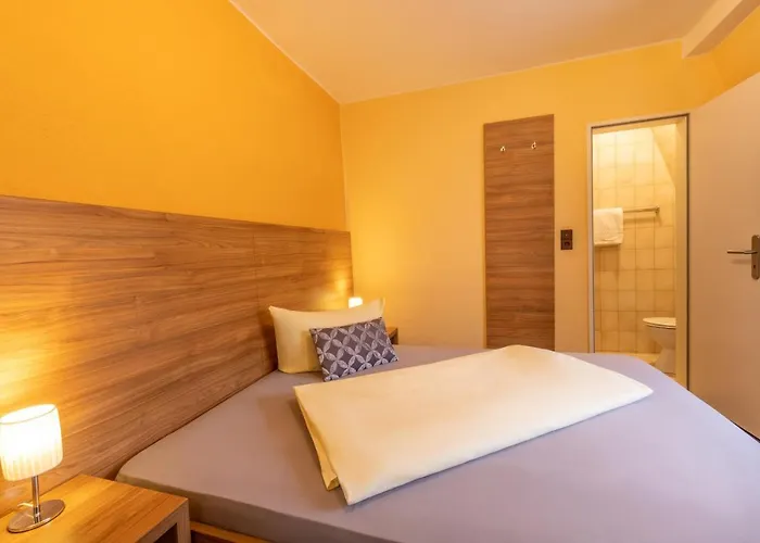 Zur Lindenau 4* Rüdesheim am Rhein