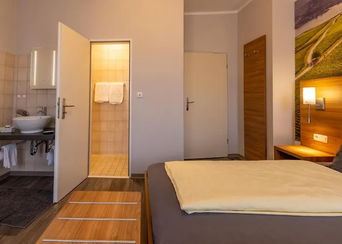 Zur Lindenau 4* Rüdesheim am Rhein