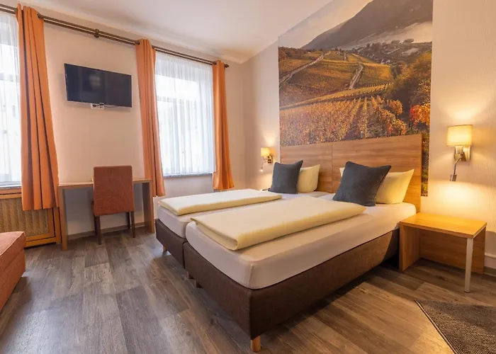 Pensionat Zur Lindenau 4*