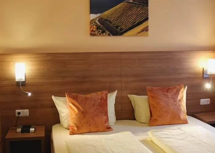 Zur Lindenau 4* Rüdesheim am Rhein