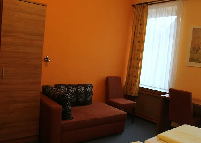 Pensionat Zur Lindenau 4*