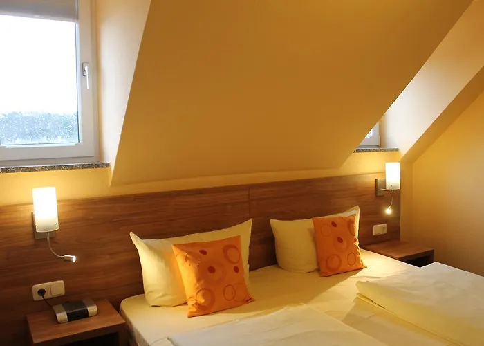 Pensionat Zur Lindenau 4*